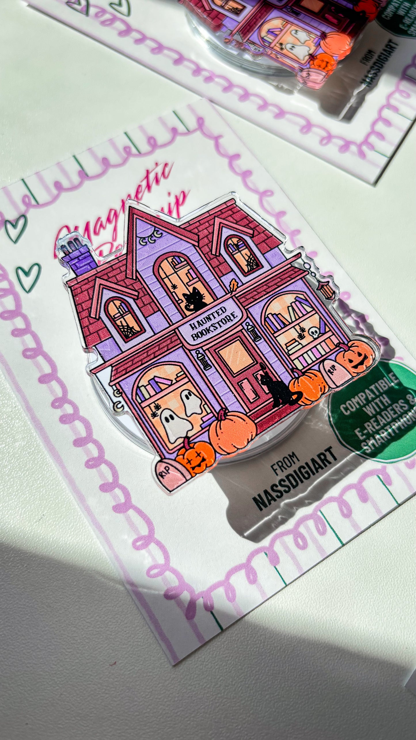 Haunted bookstore Magnetic Grip