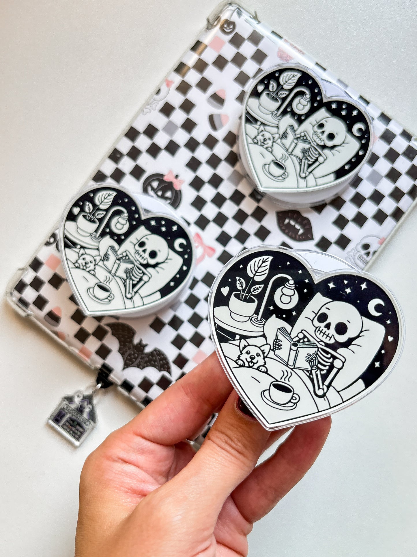 Bookish Skeleton Magnetic Grip